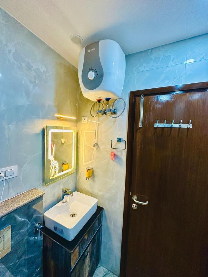 Hotel Samrat Residency 10 Mints Walking Distance Nizamuddin Railway Station New Delhi Eksteriør bilde