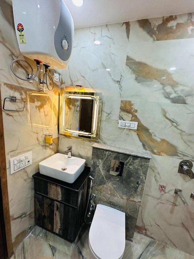 Hotel Samrat Residency 10 Mints Walking Distance Nizamuddin Railway Station New Delhi Eksteriør bilde