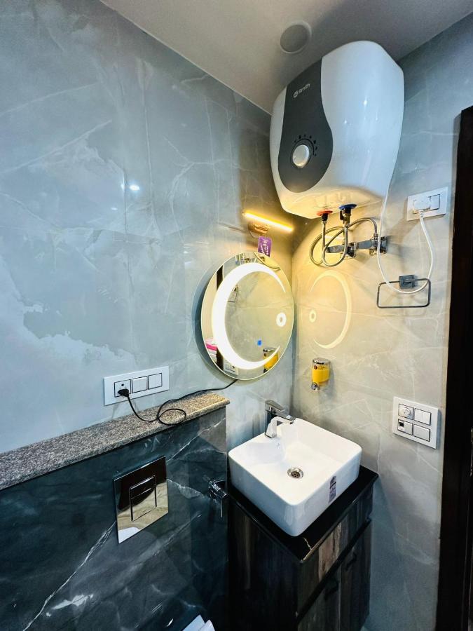Hotel Samrat Residency 10 Mints Walking Distance Nizamuddin Railway Station New Delhi Eksteriør bilde