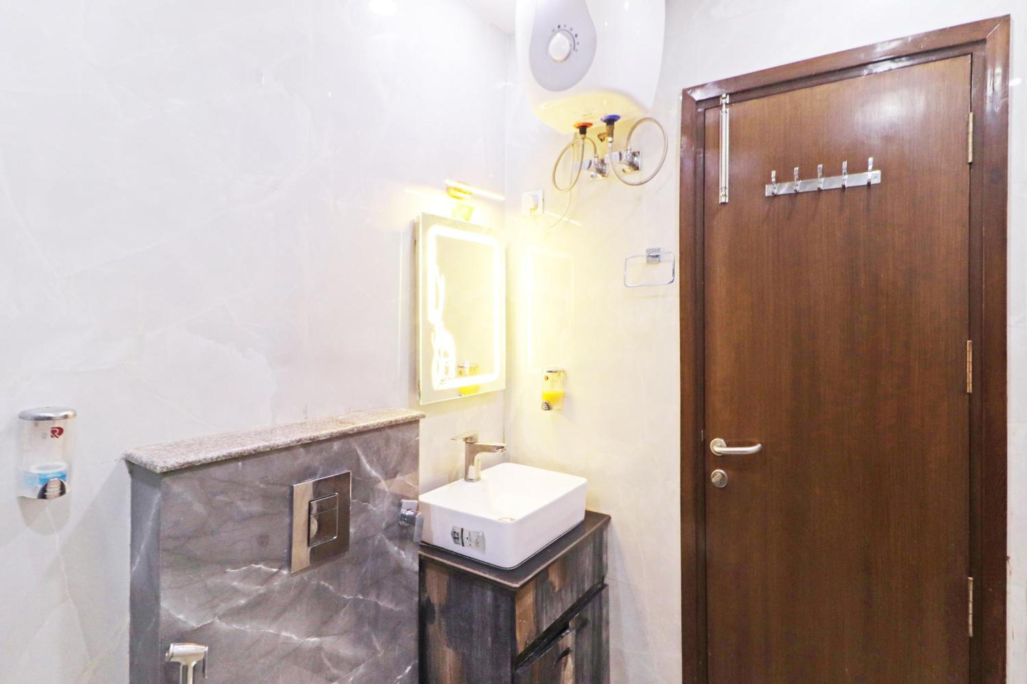 Hotel Samrat Residency 10 Mints Walking Distance Nizamuddin Railway Station New Delhi Eksteriør bilde