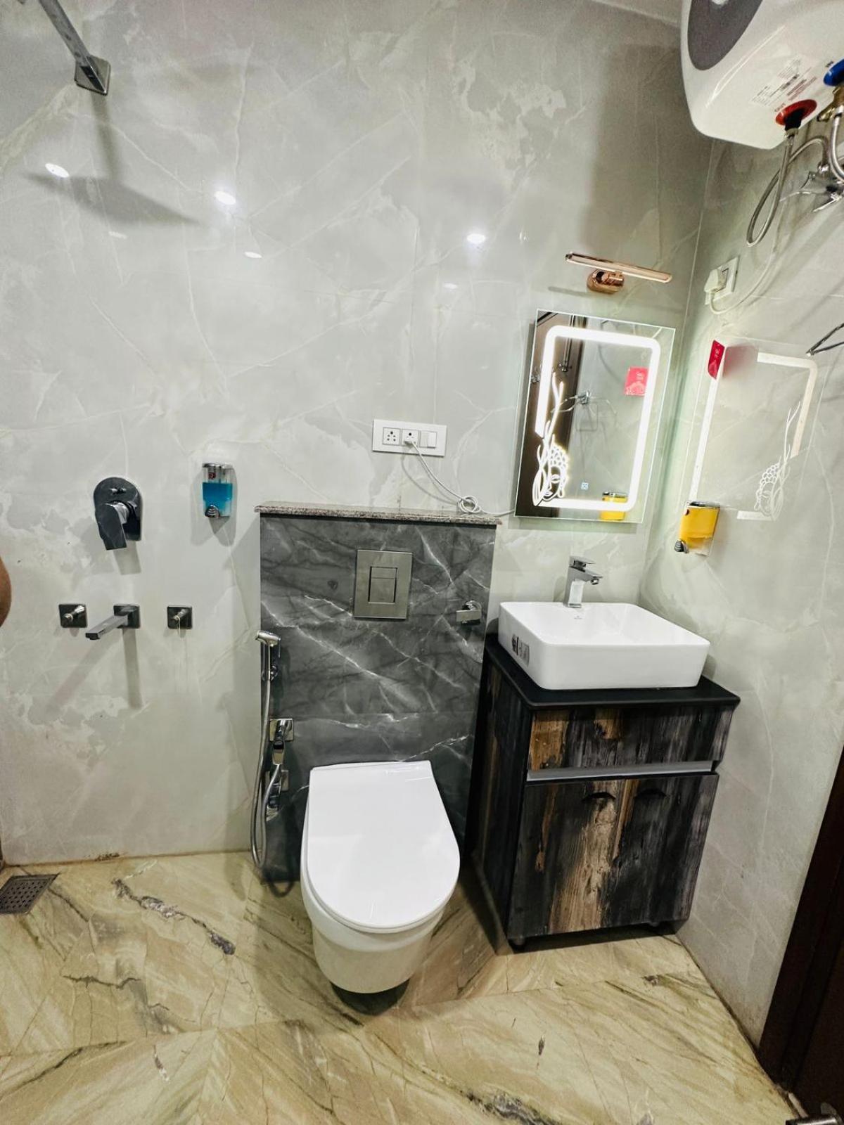 Hotel Samrat Residency 10 Mints Walking Distance Nizamuddin Railway Station New Delhi Eksteriør bilde