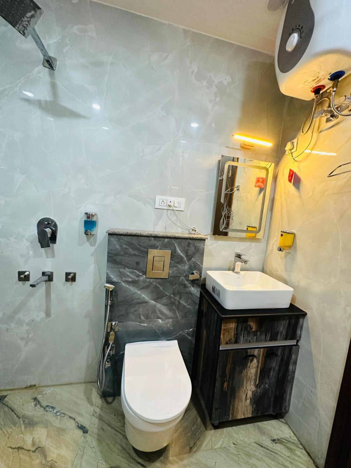 Hotel Samrat Residency 10 Mints Walking Distance Nizamuddin Railway Station New Delhi Eksteriør bilde