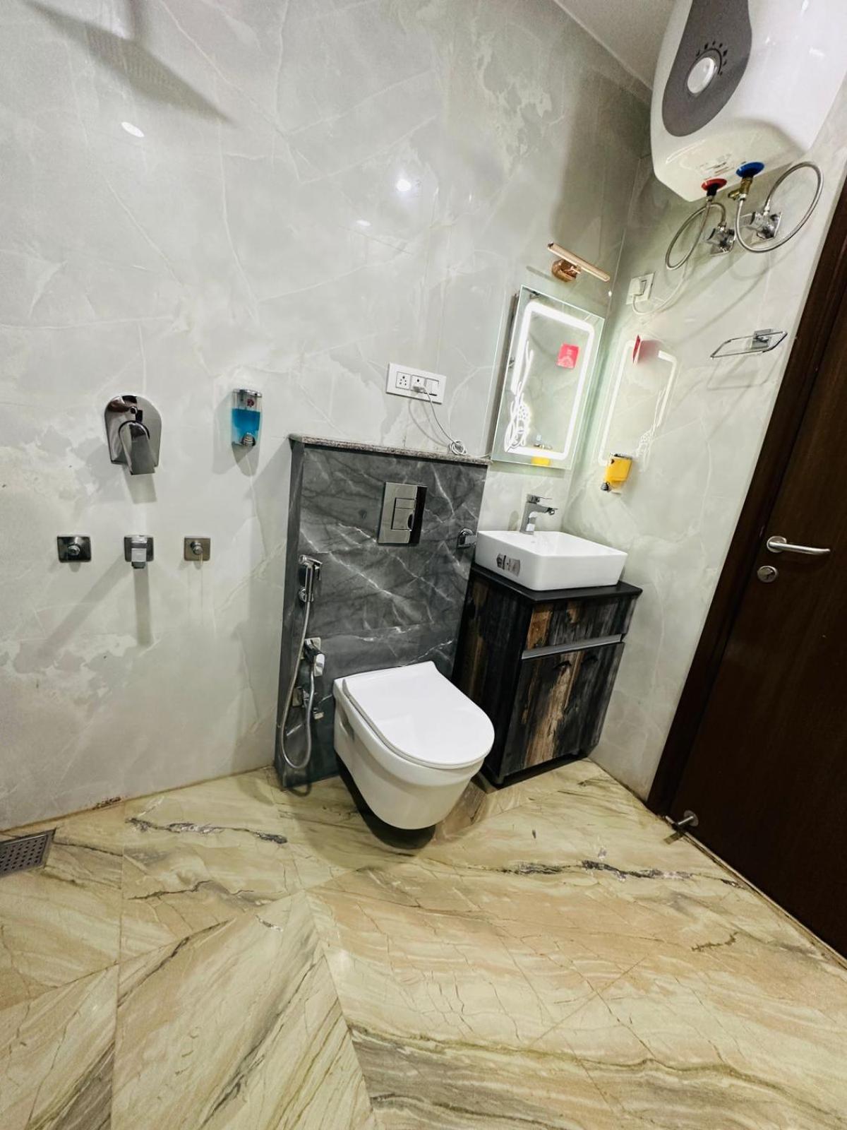 Hotel Samrat Residency 10 Mints Walking Distance Nizamuddin Railway Station New Delhi Eksteriør bilde