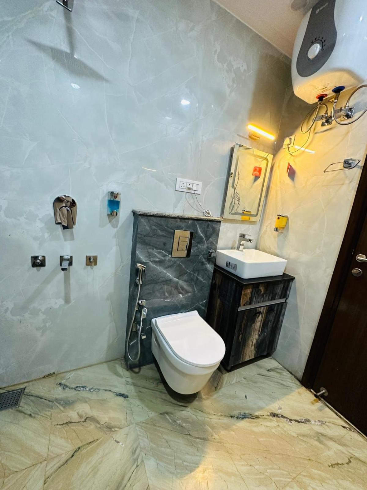 Hotel Samrat Residency 10 Mints Walking Distance Nizamuddin Railway Station New Delhi Eksteriør bilde